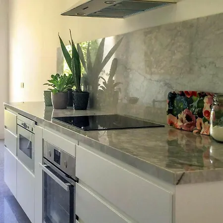 Villa Sleeps 6 With Pool And Wifi *