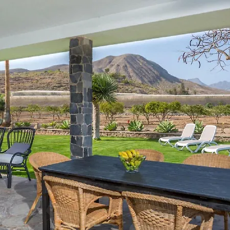 Villa Sleeps 6 With Pool And Wifi