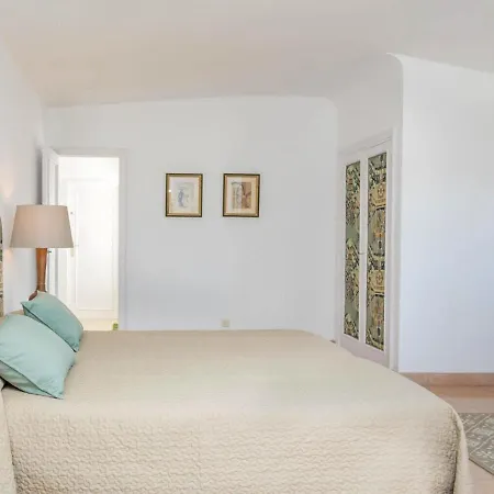 Villa Sleeps 6 With Pool And Wifi