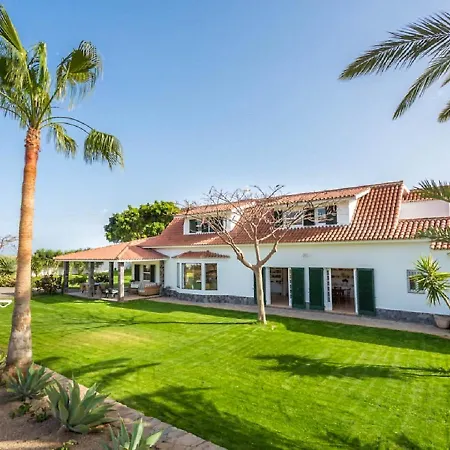 Sleeps 6 With Pool And Wifi