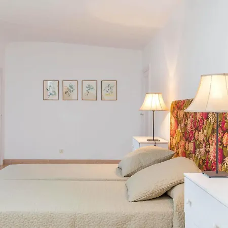 Sleeps 6 With Pool And Wifi * Guaza